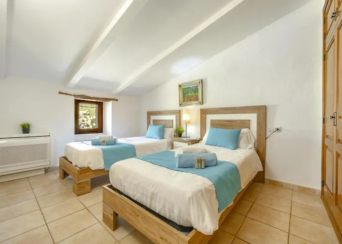 Villa Sa Font / Les Cases De La Font