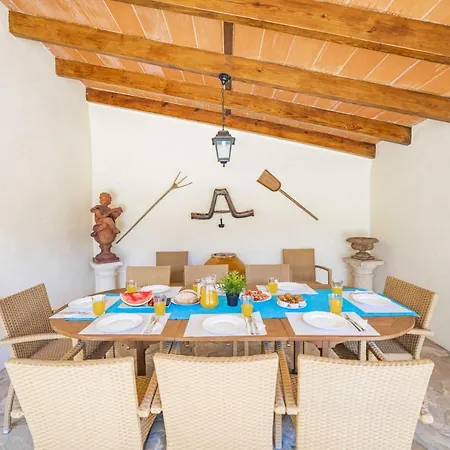 Villa Sa Font / Les Cases De La Font