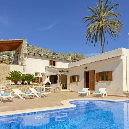 Villa Sa Font / Les Cases De La Font