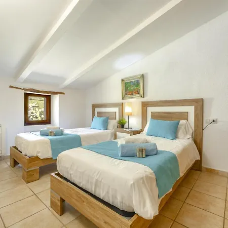 Villa Sa Font / Les Cases De La Font