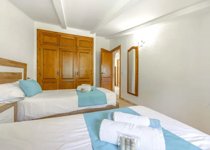 Villa Sa Font / Les Cases De La Font *