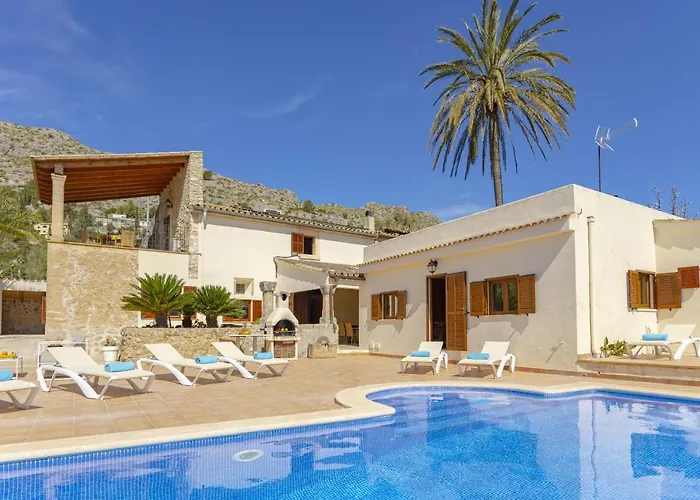 Villa Sa Font / Les Cases De La Font