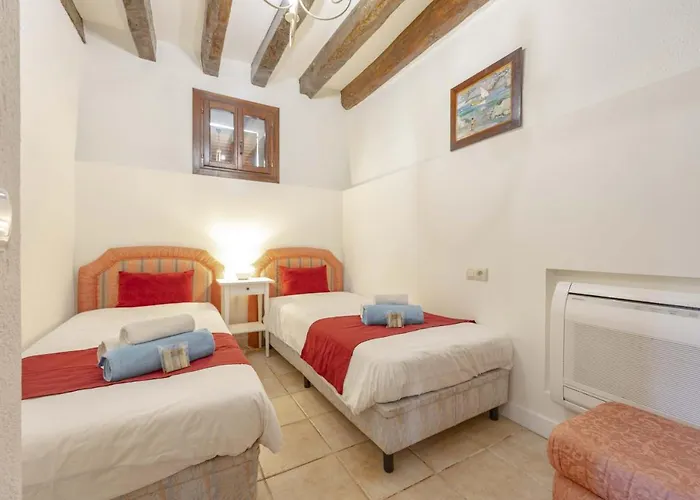 Villa Sa Font / Les Cases De La Font *