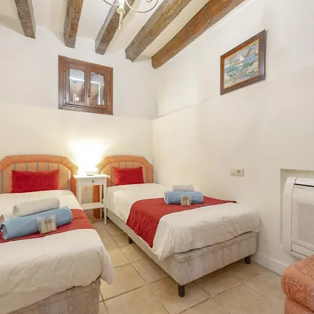 Villa Sa Font / Les Cases De La Font *