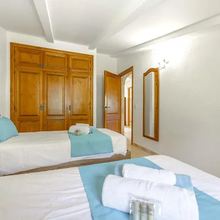 Villa Sa Font / Les Cases De La Font *